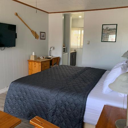 Town & Country Motel 패리사운드 외부 사진