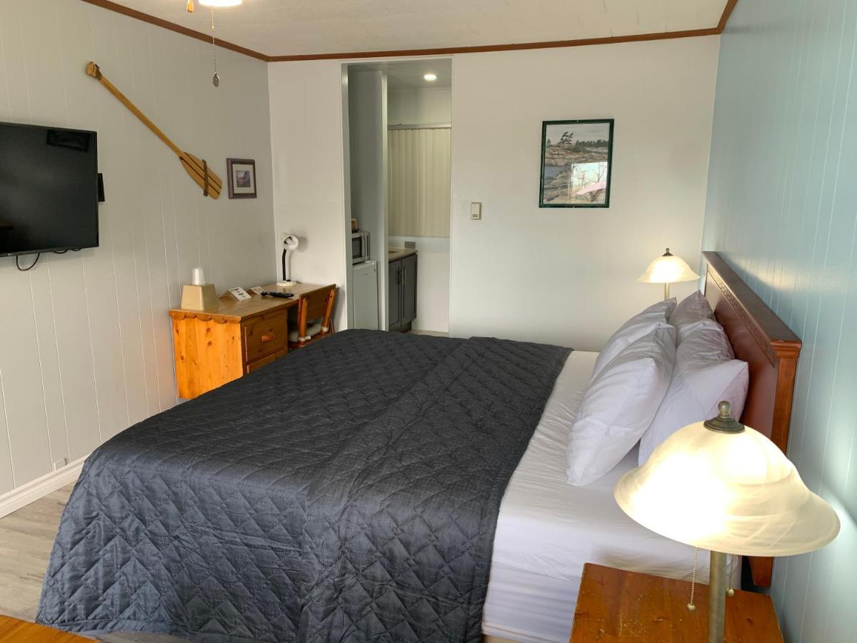 Town & Country Motel 패리사운드 외부 사진