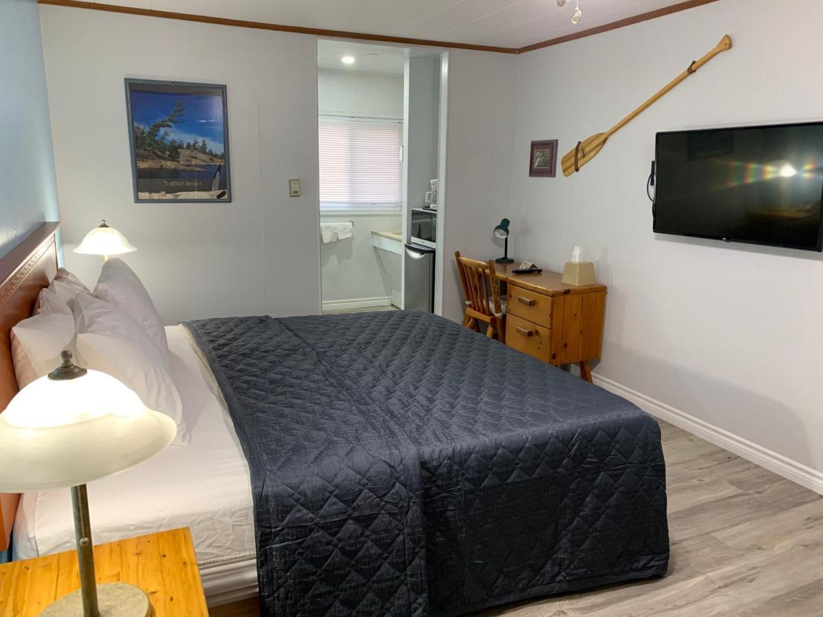 Town & Country Motel 패리사운드 외부 사진