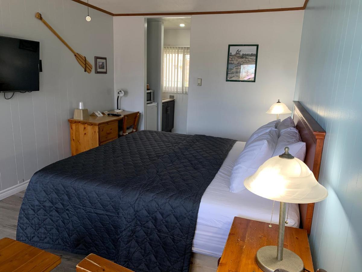 Town & Country Motel 패리사운드 외부 사진
