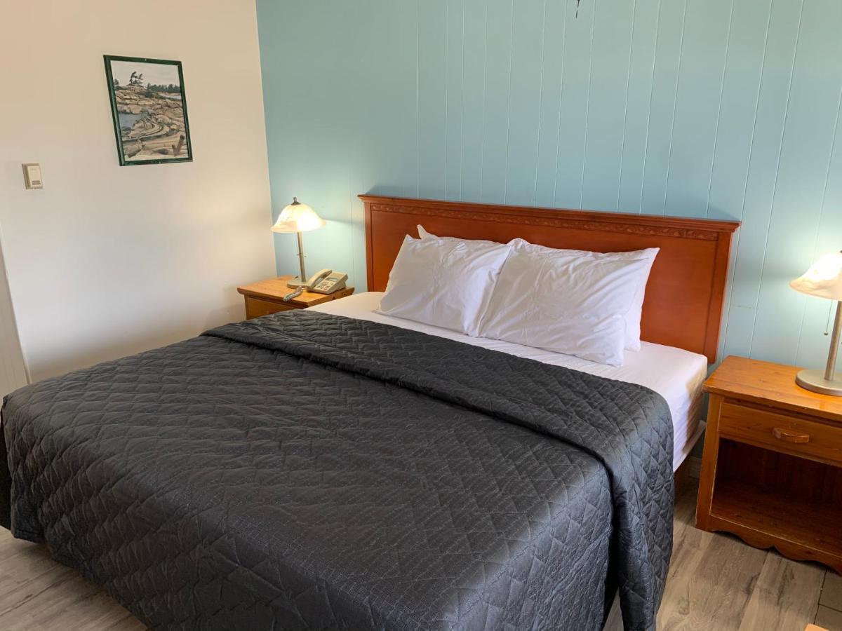 Town & Country Motel 패리사운드 외부 사진