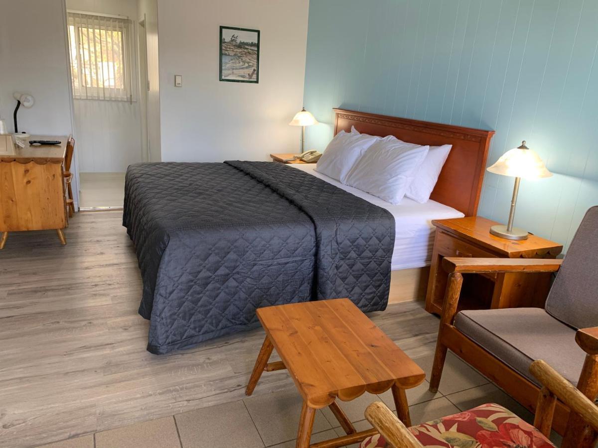 Town & Country Motel 패리사운드 외부 사진
