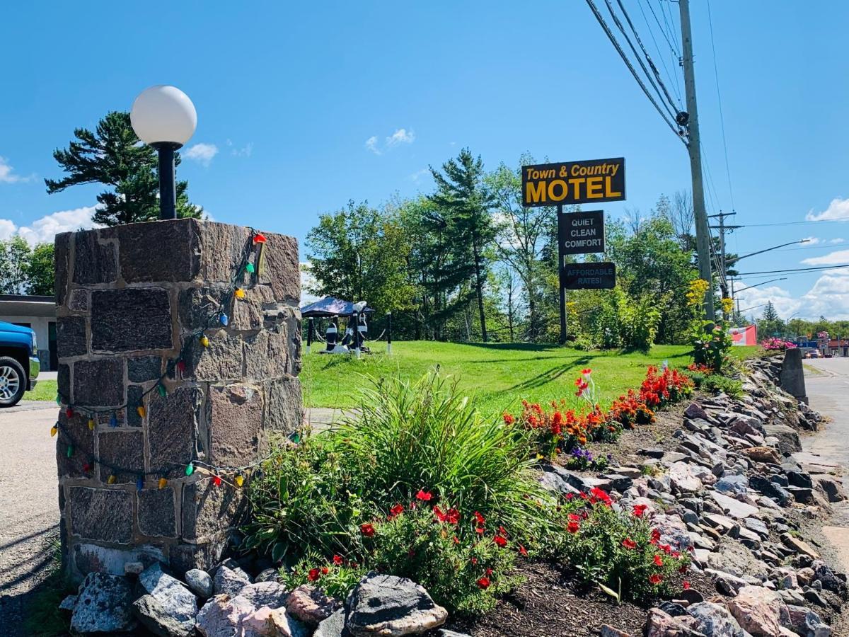 Town & Country Motel 패리사운드 외부 사진
