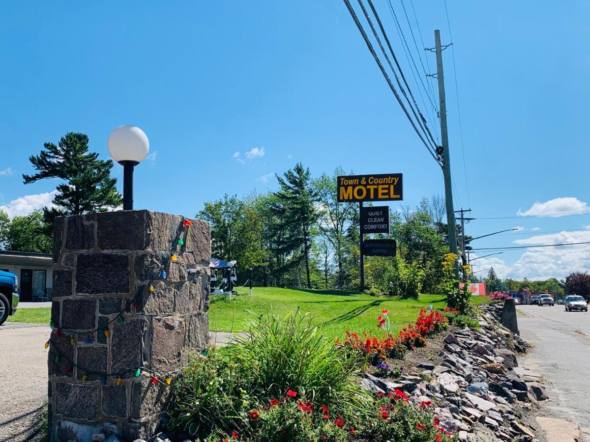 Town & Country Motel 패리사운드 외부 사진