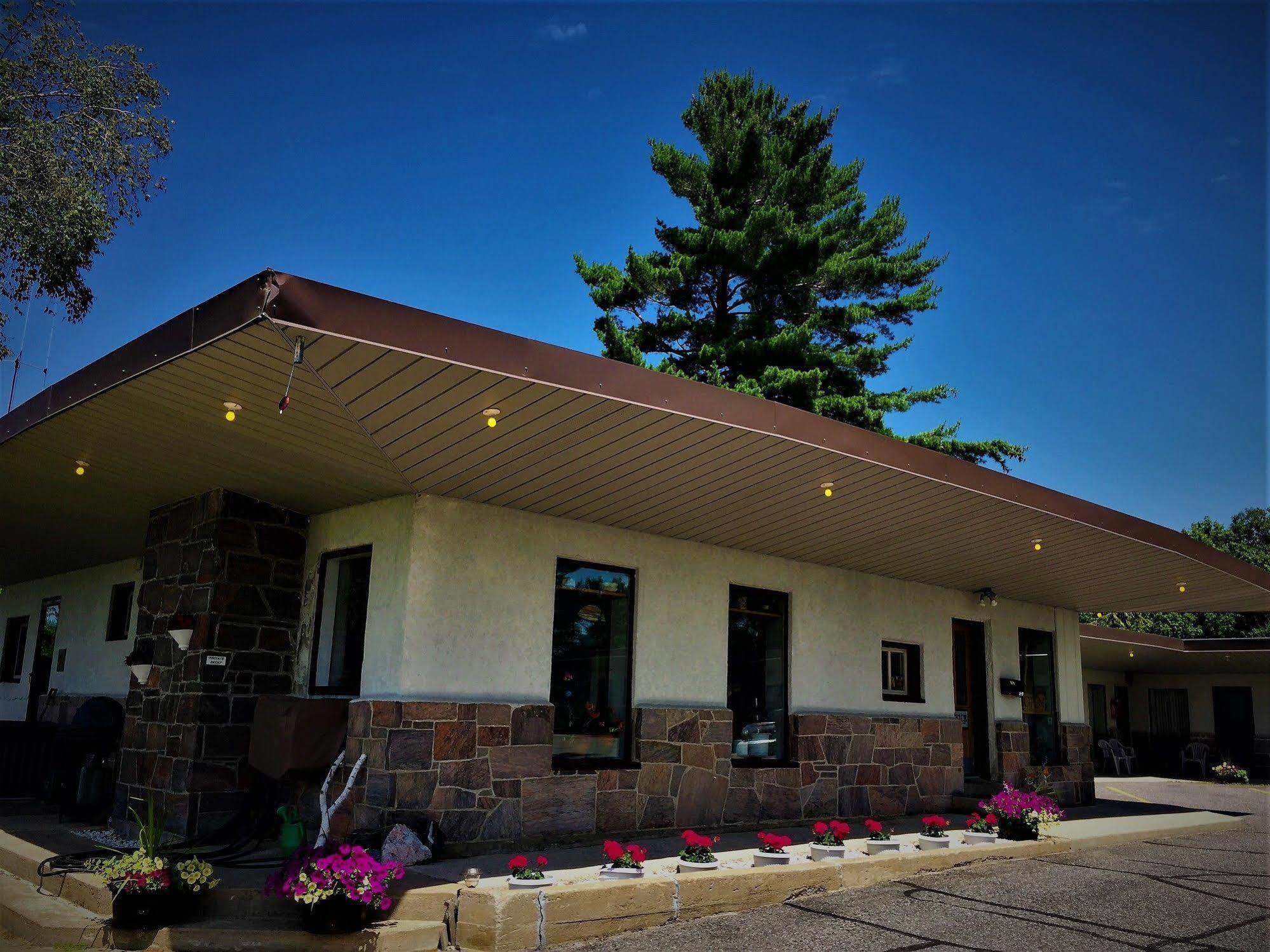 Town & Country Motel 패리사운드 외부 사진